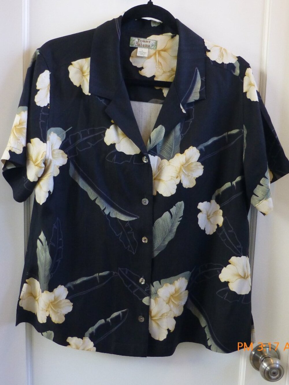 Tommy Bahama Shirt Women's Large Black 100% Silk Camp Hawaiian Tropical